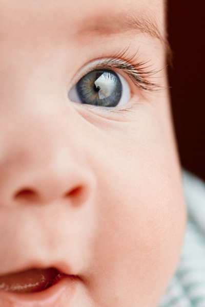 Surveillez les yeux de bébé
